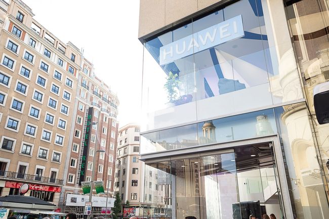 Huawei eröffnet neue Flagship-Stores, auch Schweizer Standorte im Gespräch