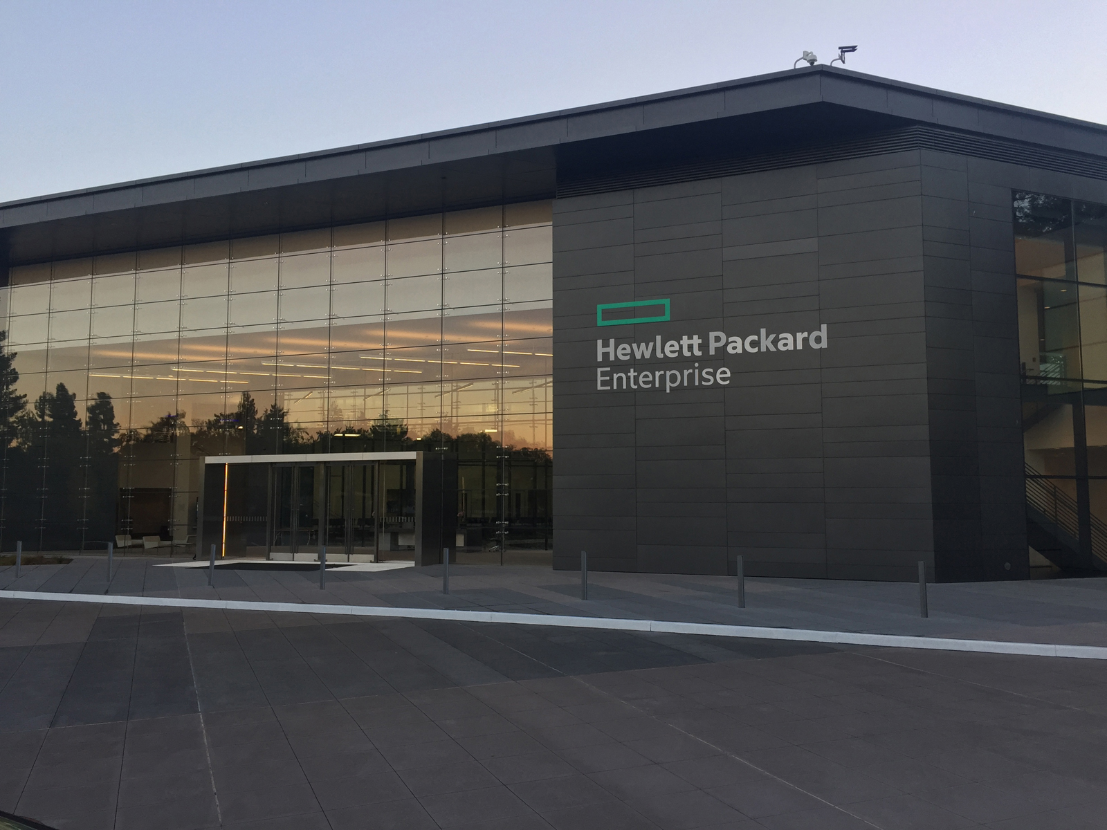 HPE mit mehr Umsatz und Verlust