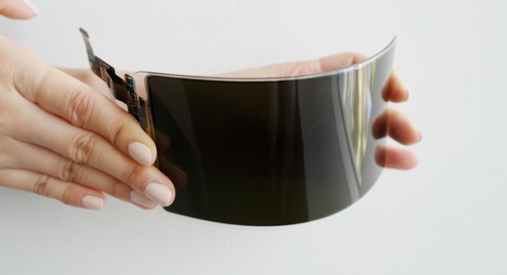 Merck setzt auf Tintenstrahldruck für faltbare Smartphone-Displays