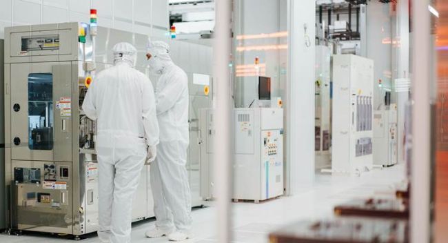 Infineon eröffnet Chipfabrik in Österreich, erhöht Umsatzziele