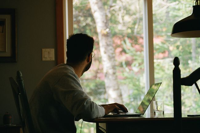 Millenials und Zoomers kommen nur noch zwei Tage ins Büro - sonst kündigen sie