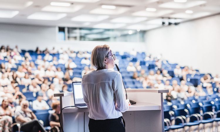 Videoconferencing laugt die Teilnehmenden aus