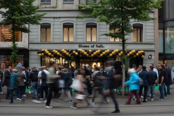 Salt eröffnet bislang grössten Store an Zürcher Bahnhofstrasse 