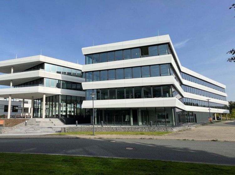 ADN baut praxisorientiertes Schulungsangebot rund um KI aus