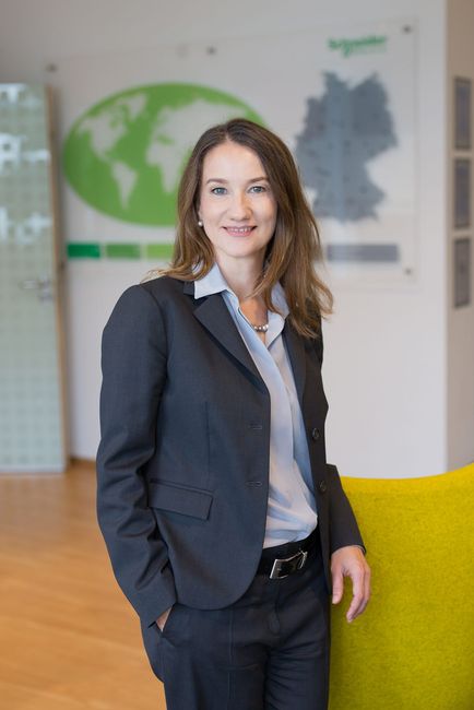 Barbara Frei von Schneider Electric unter den Top 100 'Women in Business'