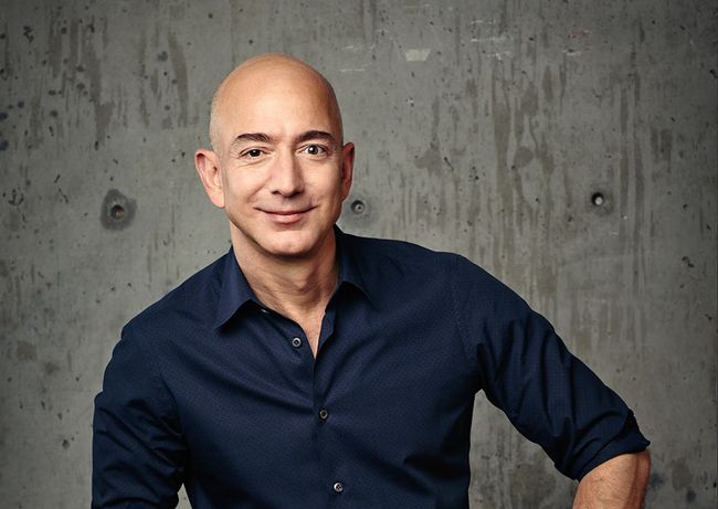 Jeff Bezos nimmt als Amazon-CEO den Hut