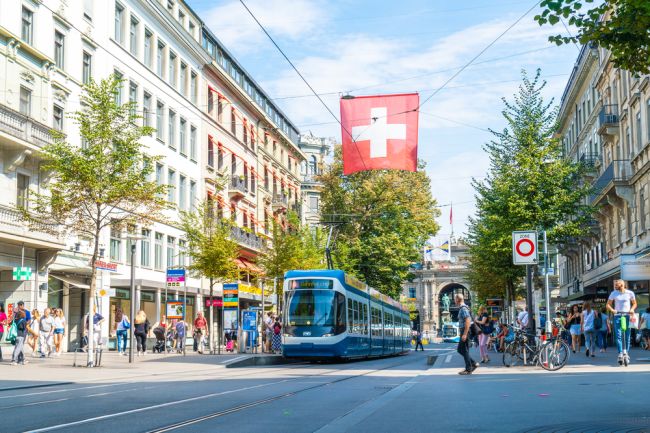 Zürich zankt sich um digitale Werbeflächen