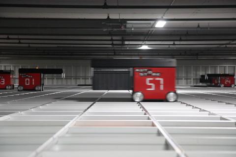 Competec zeigt sein Logistikzentrum - ueber 1000 Gaeste am Haendlertag - Bild 1