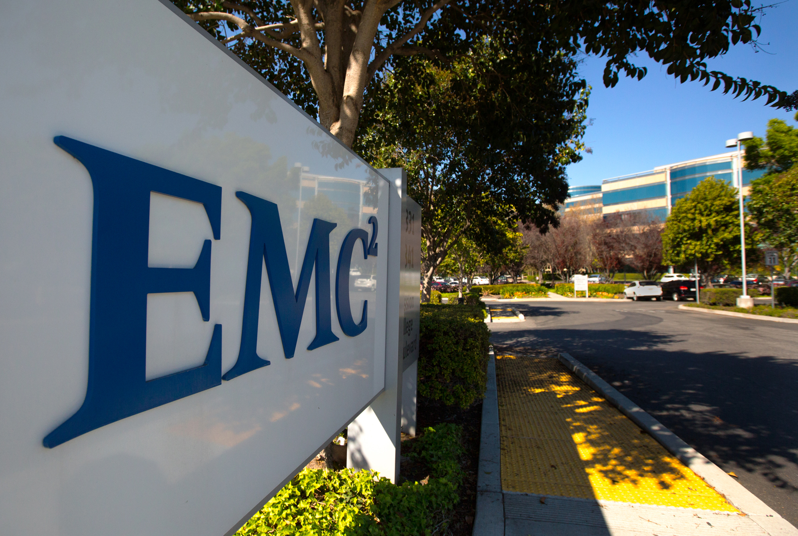 EMC streicht Stellen will 850 Millionen Dollar sparen - Bild 1