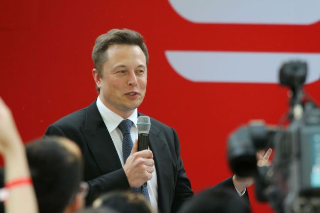 Elon Musk stoesst massenweise Tesla-Aktien ab - Bild 1